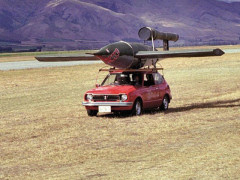 [Autotkin lentävät jo]