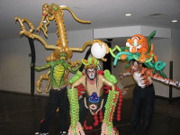 [Liian peittäviä asuja]